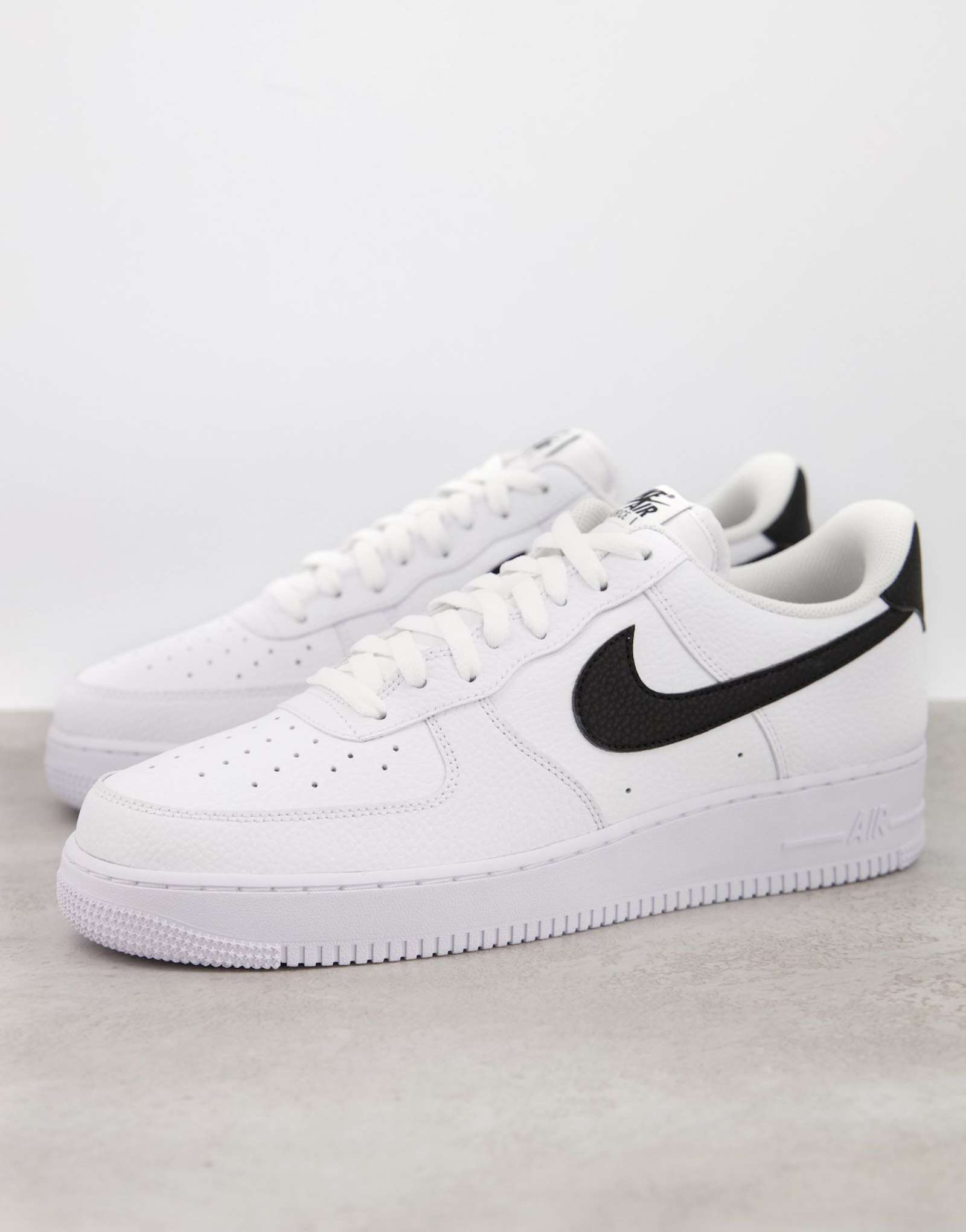 Кроссовки Nike Air Force 1 '07 белого/черного цвета 