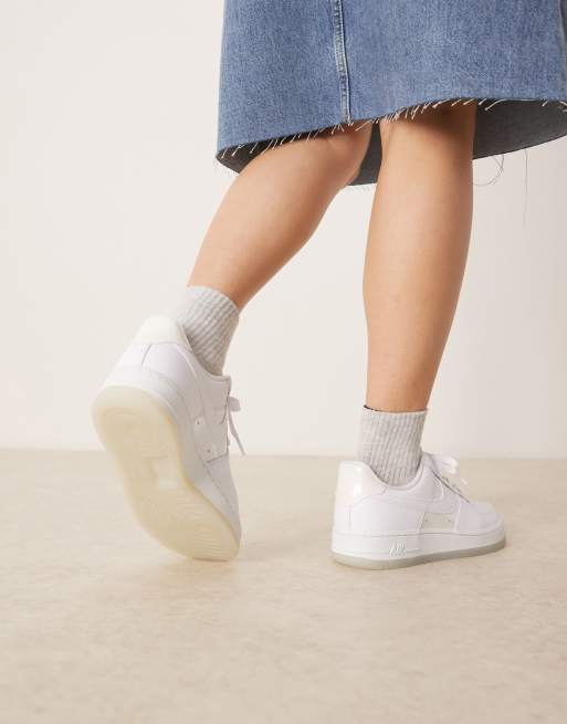 Nike Air Force 1 '07 sneakers in white with gum sole, 3 of 5