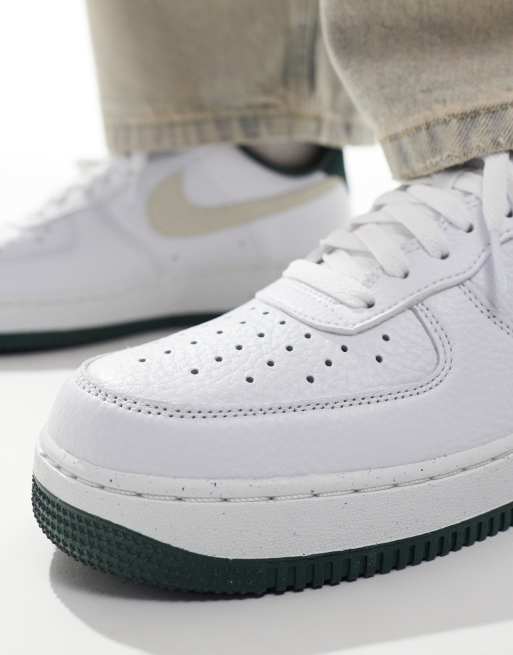 Nike - Air Force 1 '07 - Sneakers in wit en donkergroen, 4 van 5