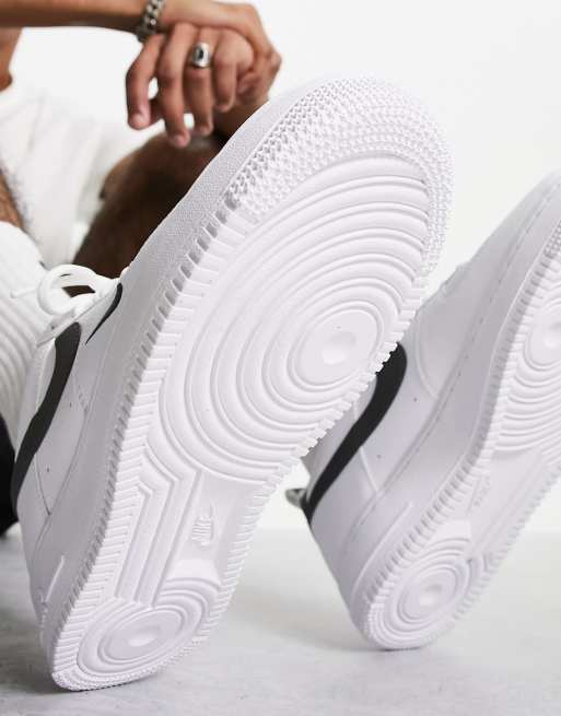 Nike - Air Force 1 '07 - Sneakers in wit en metallic grijs, 3 van 4