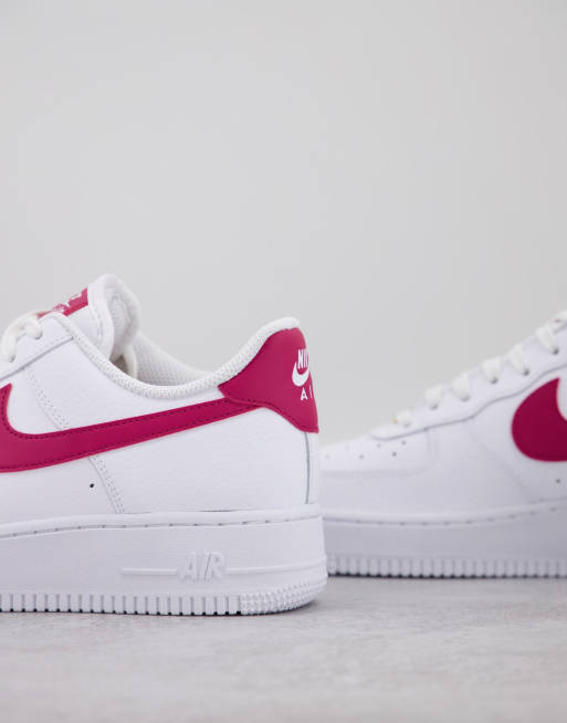 Nike Air Force '07 Sneakers in wit en rood ASOS