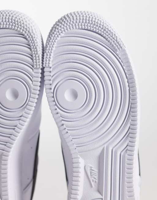 Nike - Air Force 1' 07 - Sneakers in wit met zwart, 5 van 5