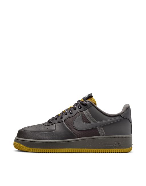 Nike - Air Force 1 '07 - Sneakers in zwart en bruin