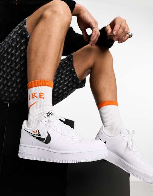 Nike - Air Force 1 '07 - Sneakers met gestapelde swoosh in wit en zwart