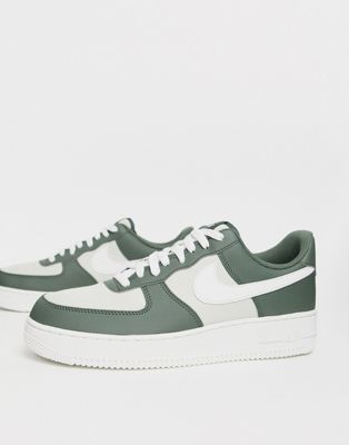 Nike - Air Force 1 '07 - Sneakers verde/bianco sporco | ASOS