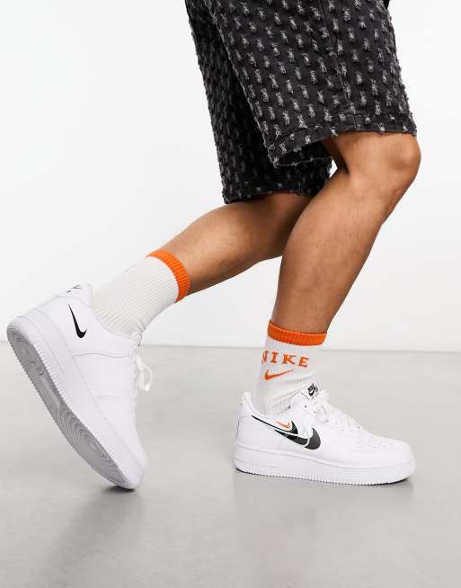 Nike Air Force 1 07 Stacked Sneakers med Swoosh logo i hvid og sort