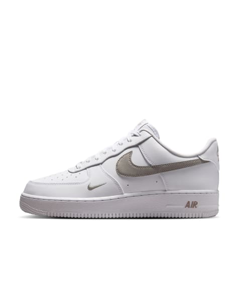 Nike Air Force 1 07' Tech trainers in white and light beige - view 1