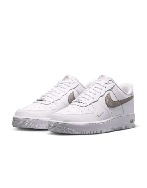 Nike Air Force 1 07' Tech trainers in white and light beige, 2 of 5
