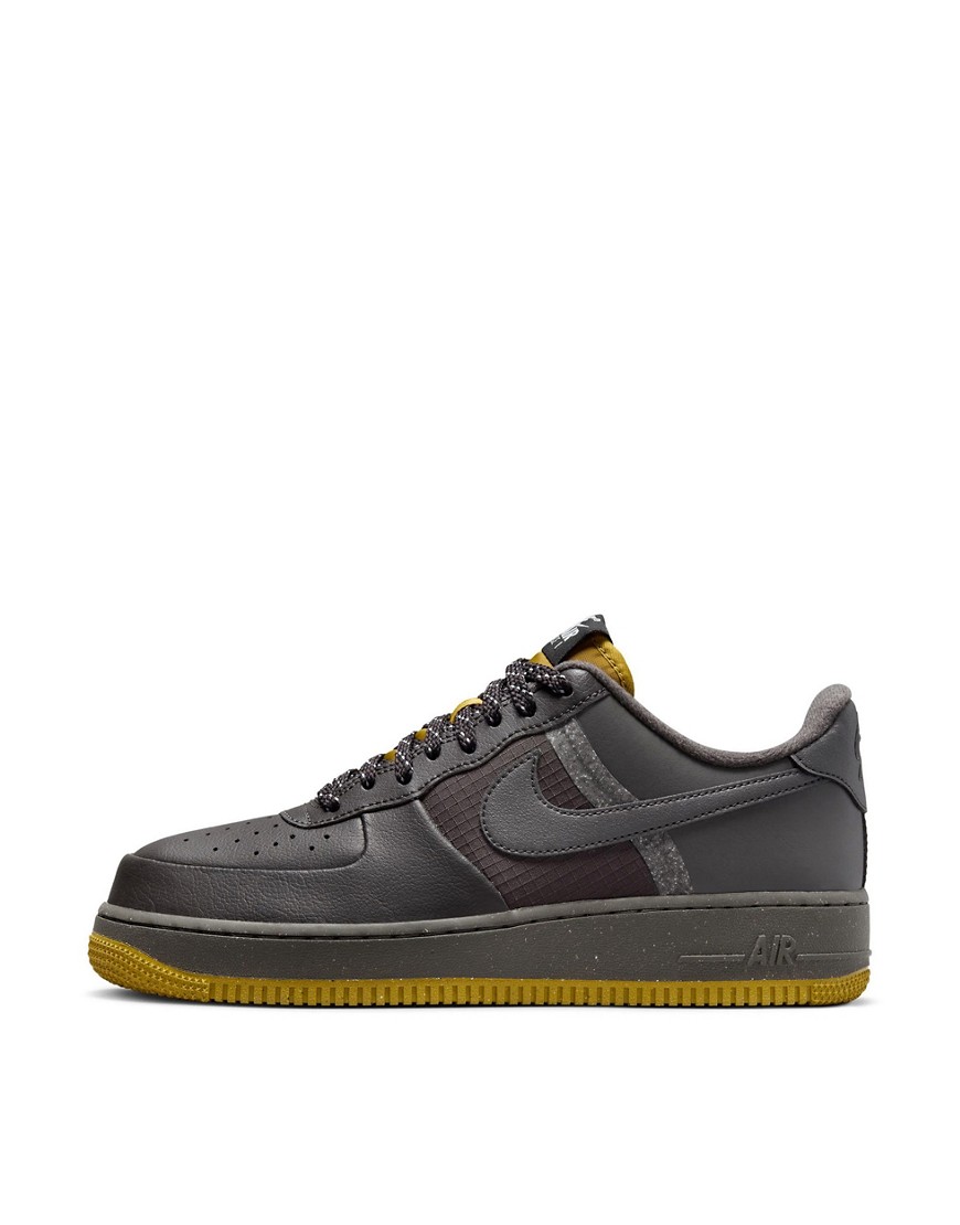 Nike Air Force 1 '07 trainers in black and brown