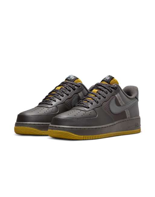 Nike Air Force 1 07 trainers in black and brown