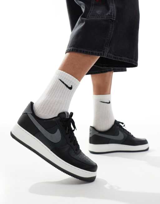 Nike Air Force 1 07 trainers in black and grey