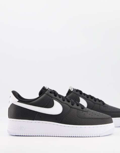 Nike Air Force 1 '07 trainers in black and white - view 1