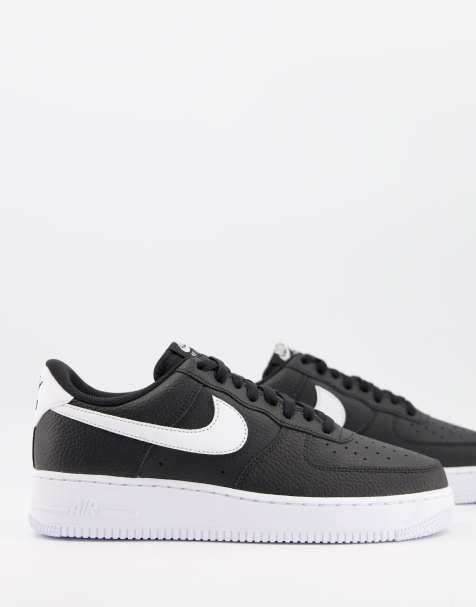 Nike Air Force 1 '07 trainers in black and white