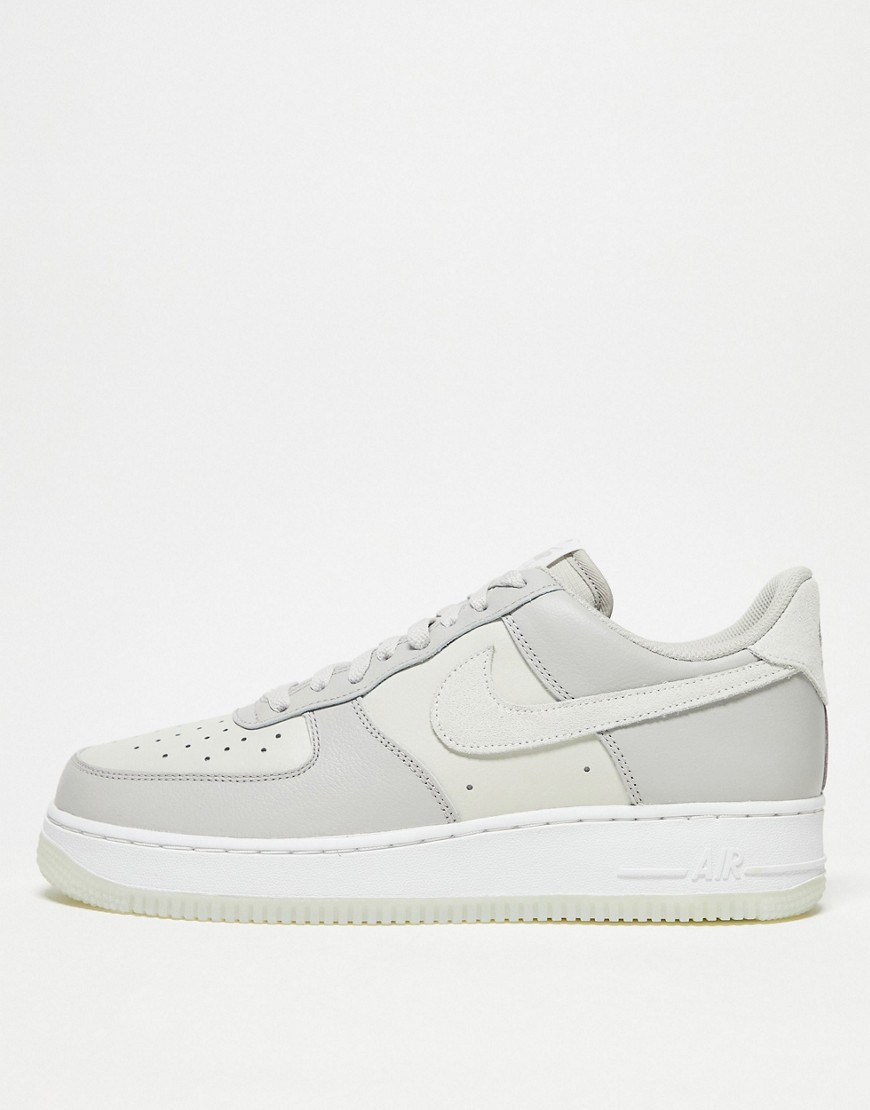 Nike Air Force 1 '07 trainers in grey and white