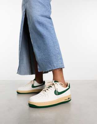 Nike Air Force 1 '07 trainers in off white and gorge green - ASOS Price Checker