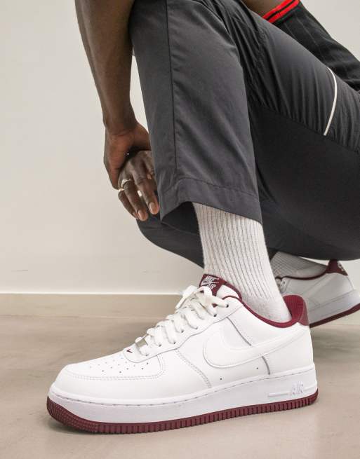 Nike Air Force 1 '07 trainers in white and beetroot