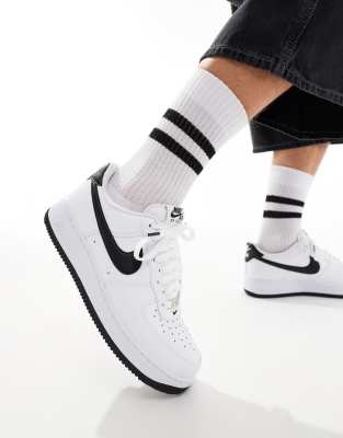 Nike Nike Air Force 1 '07 trainers in white and black