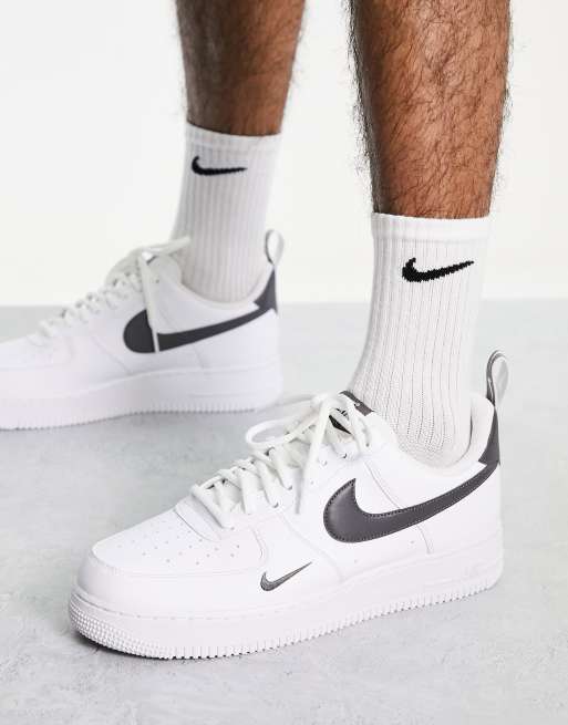 Nike Air force 1 07 trainers in white and metallic grey