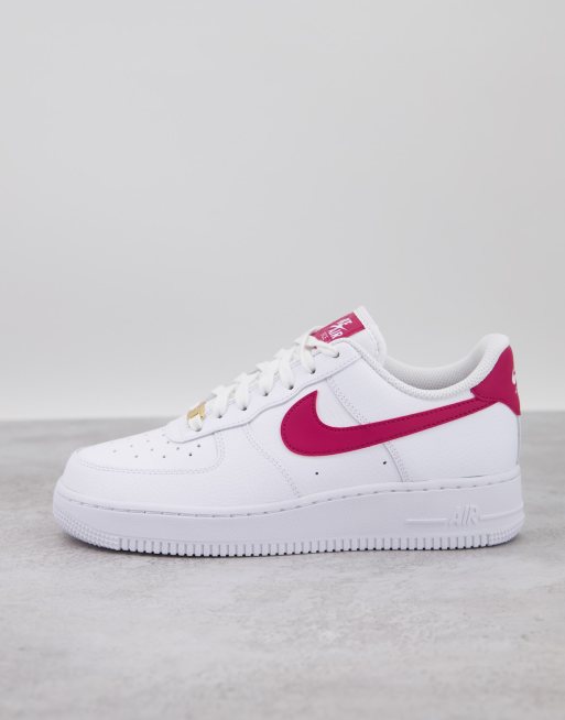 Nike Air Force 1 07 trainers in white and noble red