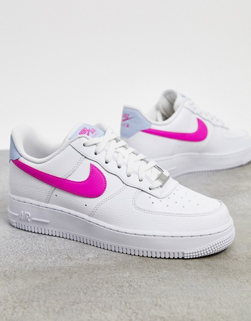 Nike Air Force 1 '07 trainers in white and pink