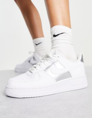 Nike Air Force 1 '07 trainers in white and silver