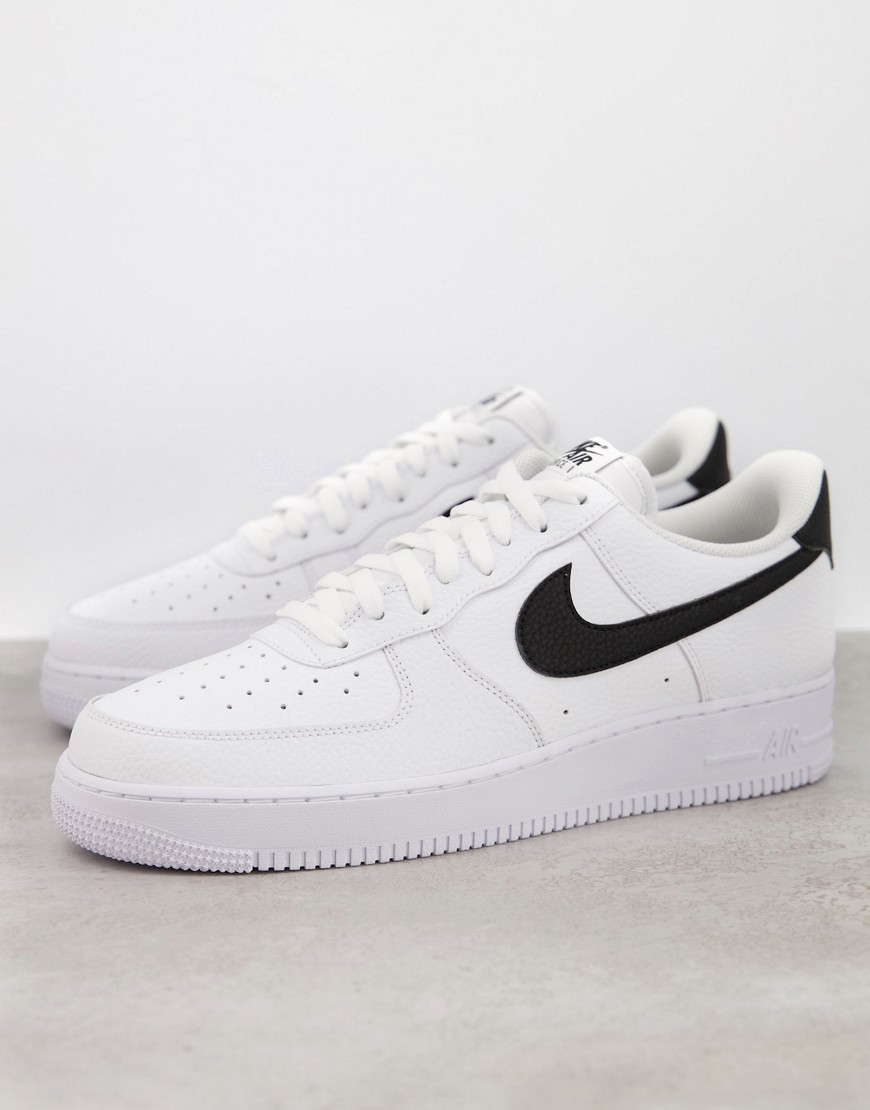 Nike Air Force 1 ’07 trainers in white/black
