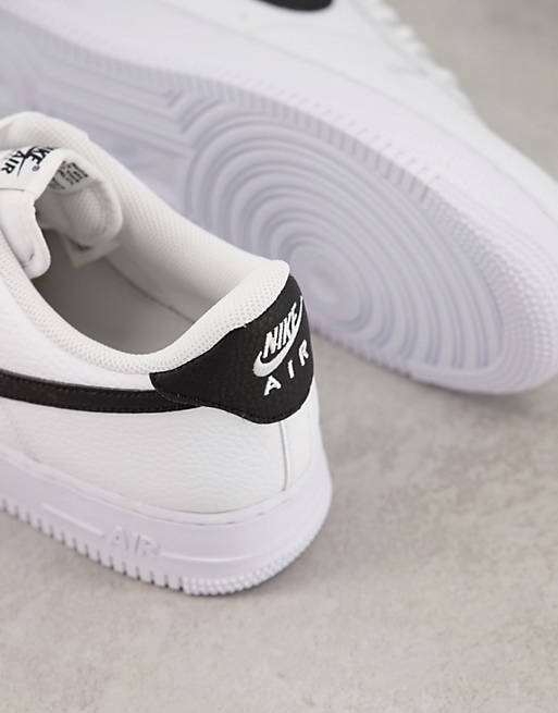Nike Air Force 1 '07 trainers in white/black