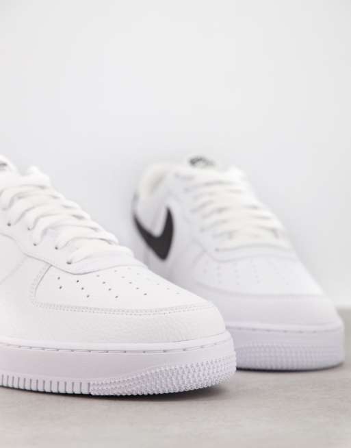 Nike Air Force 1 '07 trainers in white/black