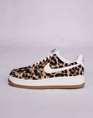 Nike - Air Force 1 07 - Unisex-Sneaker in Weiß und mit Leopardenmuster