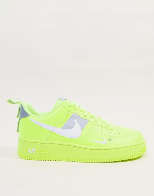 Nike air force store utility grün