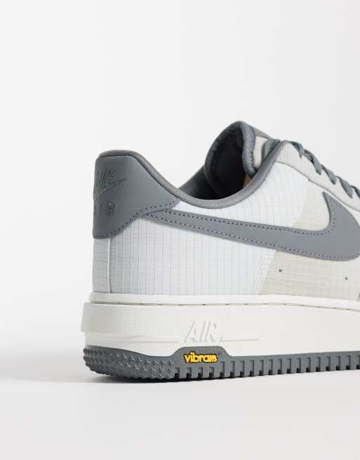 Nike – Air Force 1 '07 Vibram – Sneaker in Grau und Weiß, 2 von 5
