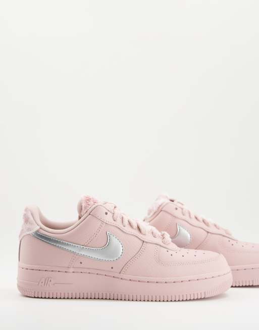 Nike – Air Force 1 '07 – Vinröda sneakers med plös med avtagbar fuskpäls