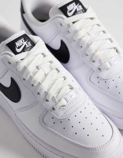 Nike – Air Force 1 '07 – Vita och svarta sneakers, 4 av 5