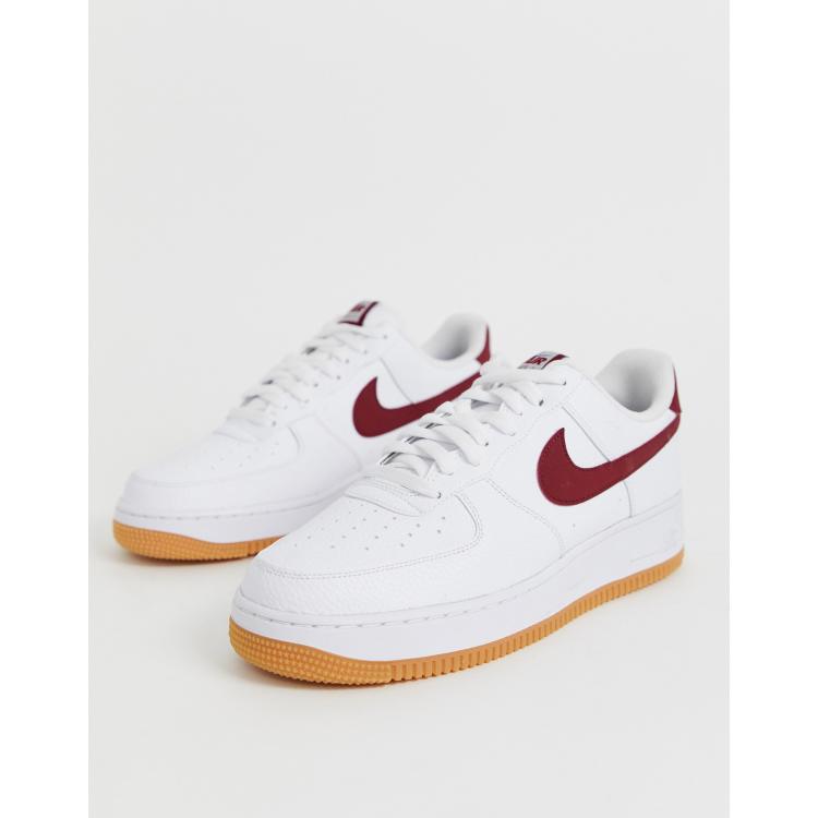 Nike Air Force 1 Baskets logo virgule rouge et semelle en