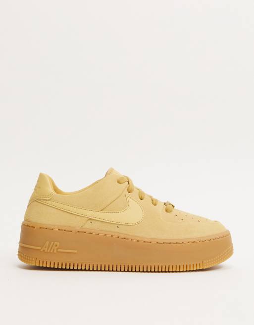 Nike Air Force 1 Baskets semelle en caoutchouc beige Sauge