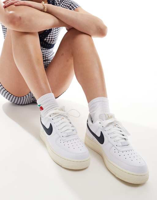 Nike Air Force 1 Baskets Blanc casse bleu marine