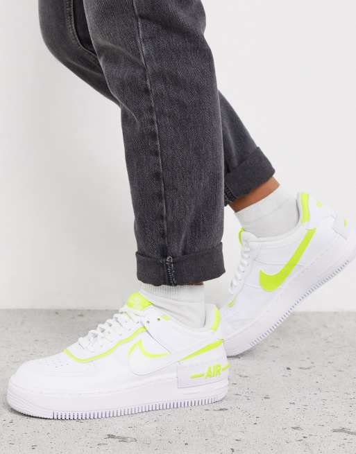 Nike blanche 2025 et jaune fluo