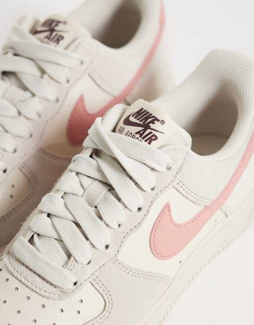 Nike Air Force 1 baskets en blanc cassé et rose, 2 de 5