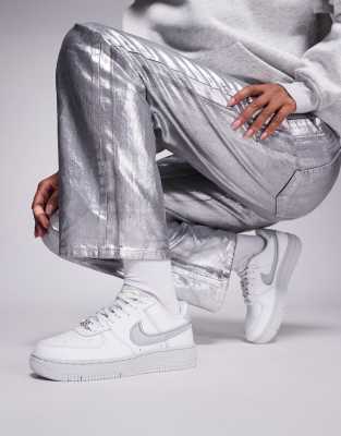 Nike - Air Force 1 Dance - Sneaker in Weiß und Silber