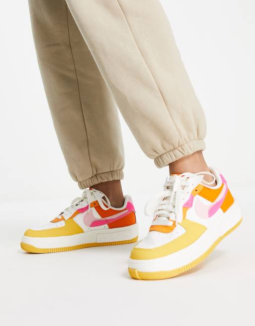 Nike - Air Force 1 - Fontanka - Sneakers in wit met mix van hyperroze en zonnegeel
