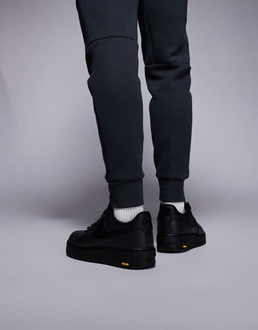 Nike Air Force 1 Gore-Tex Vibram in black , 2 of 5