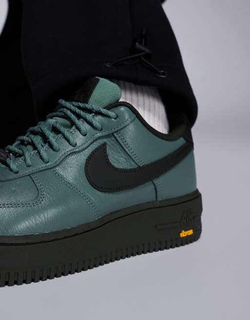 Nike - Air Force 1 Gore-Tex Vibram - Sneakers in groen | ASOS