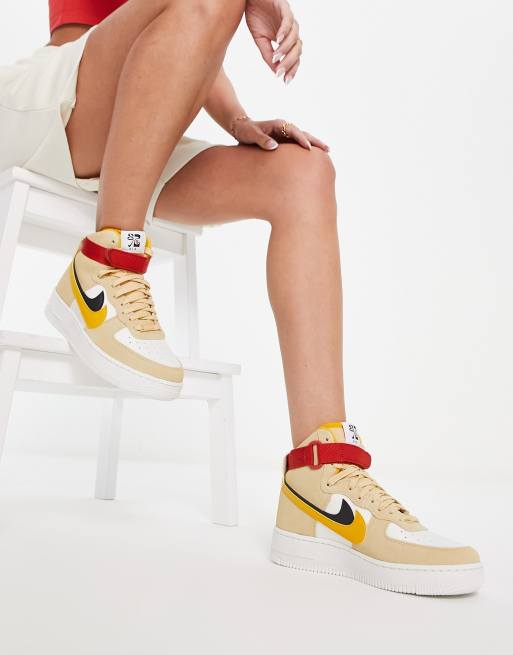 Nike Air Force 1 Hoge sneakers in sesam en geel ASOS