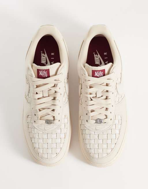Nike Air Force 1 Low Retro sneakers in suede intrecciato beige chiaro, 2 di 5