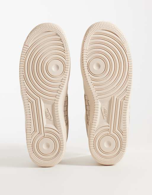 Nike Air Force 1 Low Retro sneakers in suede intrecciato beige chiaro, 5 di 5