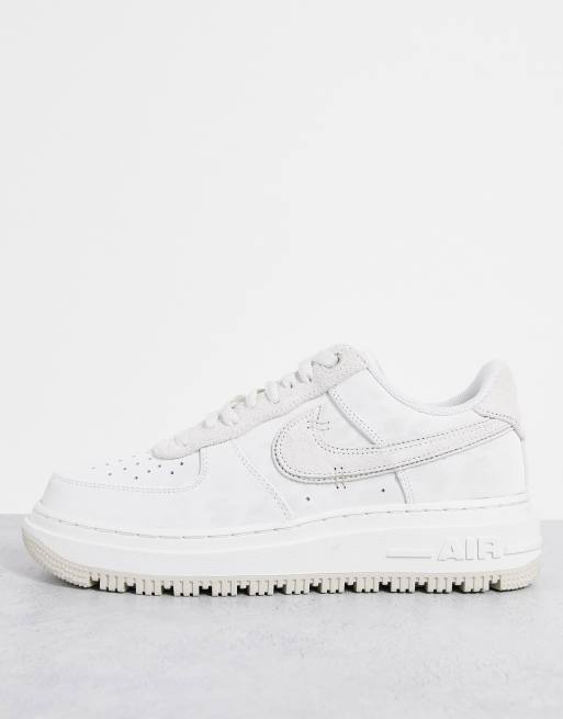 Nike Air Force 1 Luxe sneakers in white WHITE