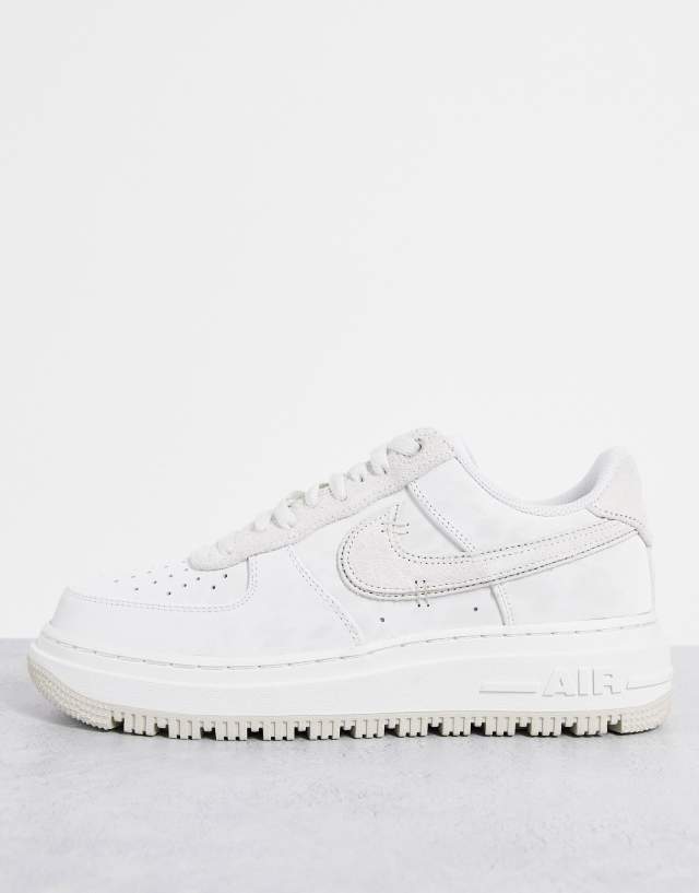 Nike Air Force 1 Luxe sneakers in white - WHITE