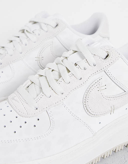 pit Alternative proposal Penetrate Nike Air Force 1 Luxe sneakers in white - WHITE | ASOS