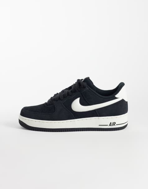 Nike Air Force 1 LV8 sneakers con maxi lacci in camoscio nero - view 1