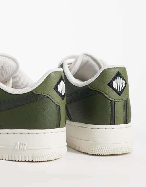 Nike Air Force 1 LV8 sneakers i grönt, 3 av 5